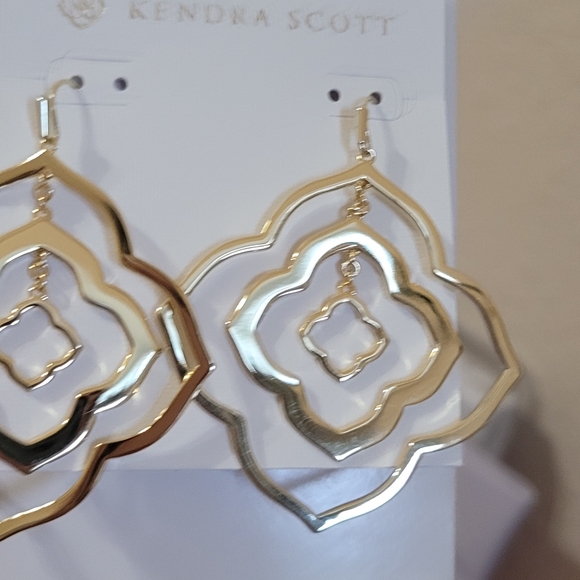 KENDRA SCOTT LARGE LOGO STATEMENT EARRINGS GOLD - Picture 6 of 9